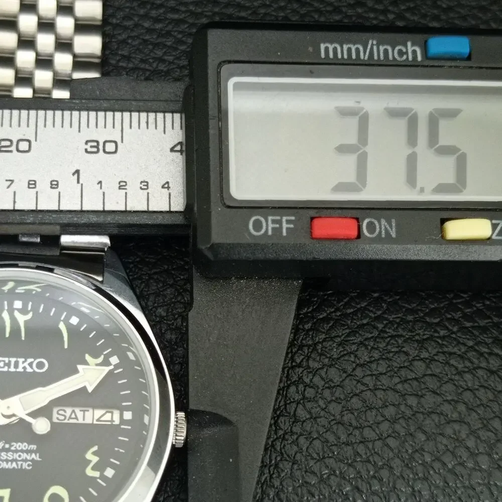 Vintage 1971 Seiko Automatic Mens Silver Watch W/daydate & Silver Accents